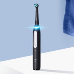 Oral-B iO Series 4 Black tootepilt